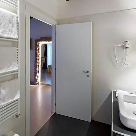 27 فندق مبيت وإفطار 4*