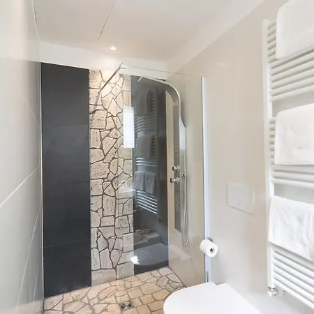 27 Bed & Breakfast 4*