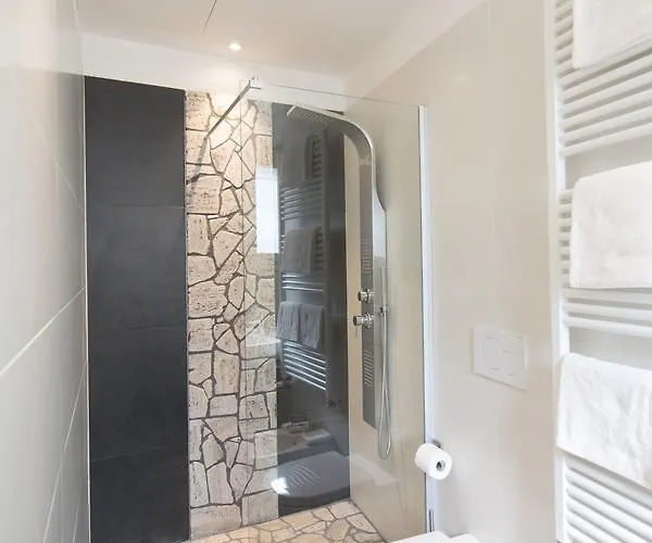 27 Bed & Breakfast 4*